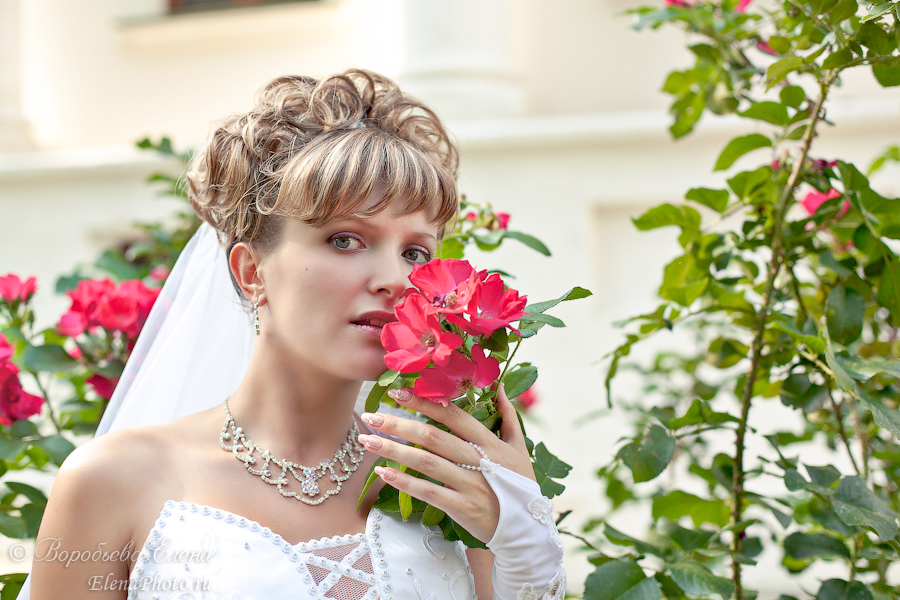 Портрет невесты с цветком