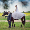 Невеста верхом на лошади